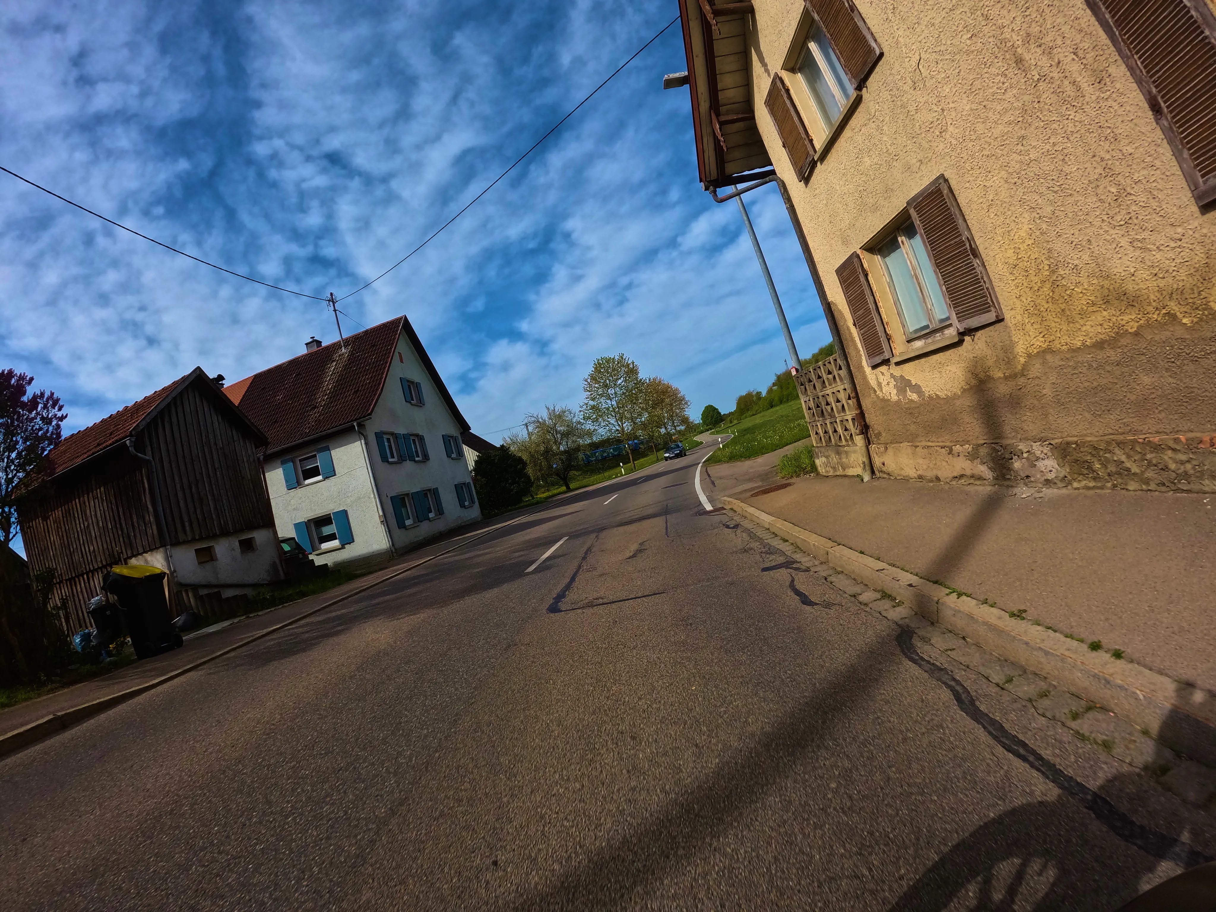 Kurvig durch kleine Orte