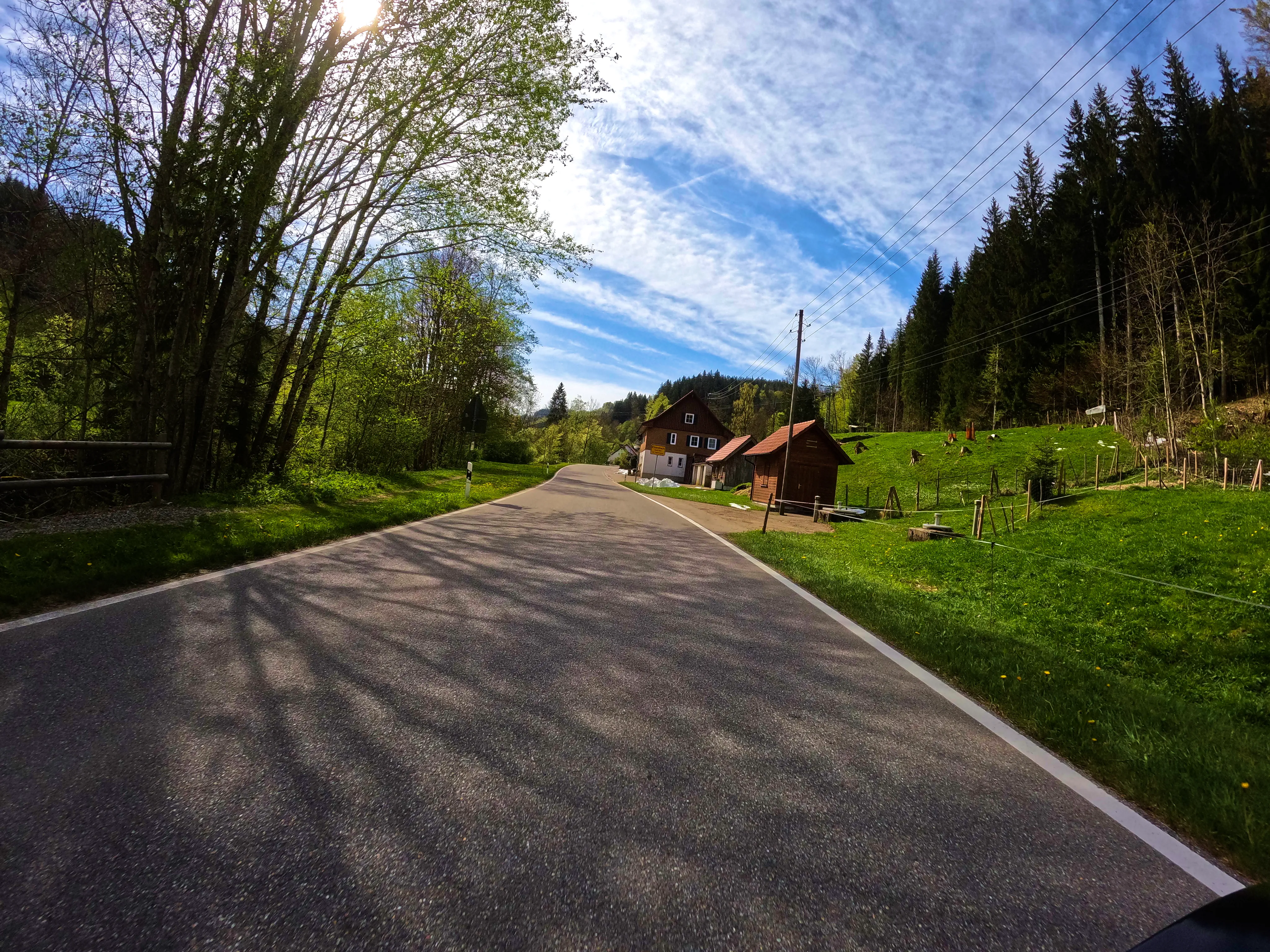 Was ist denn das da am Ortsschild?