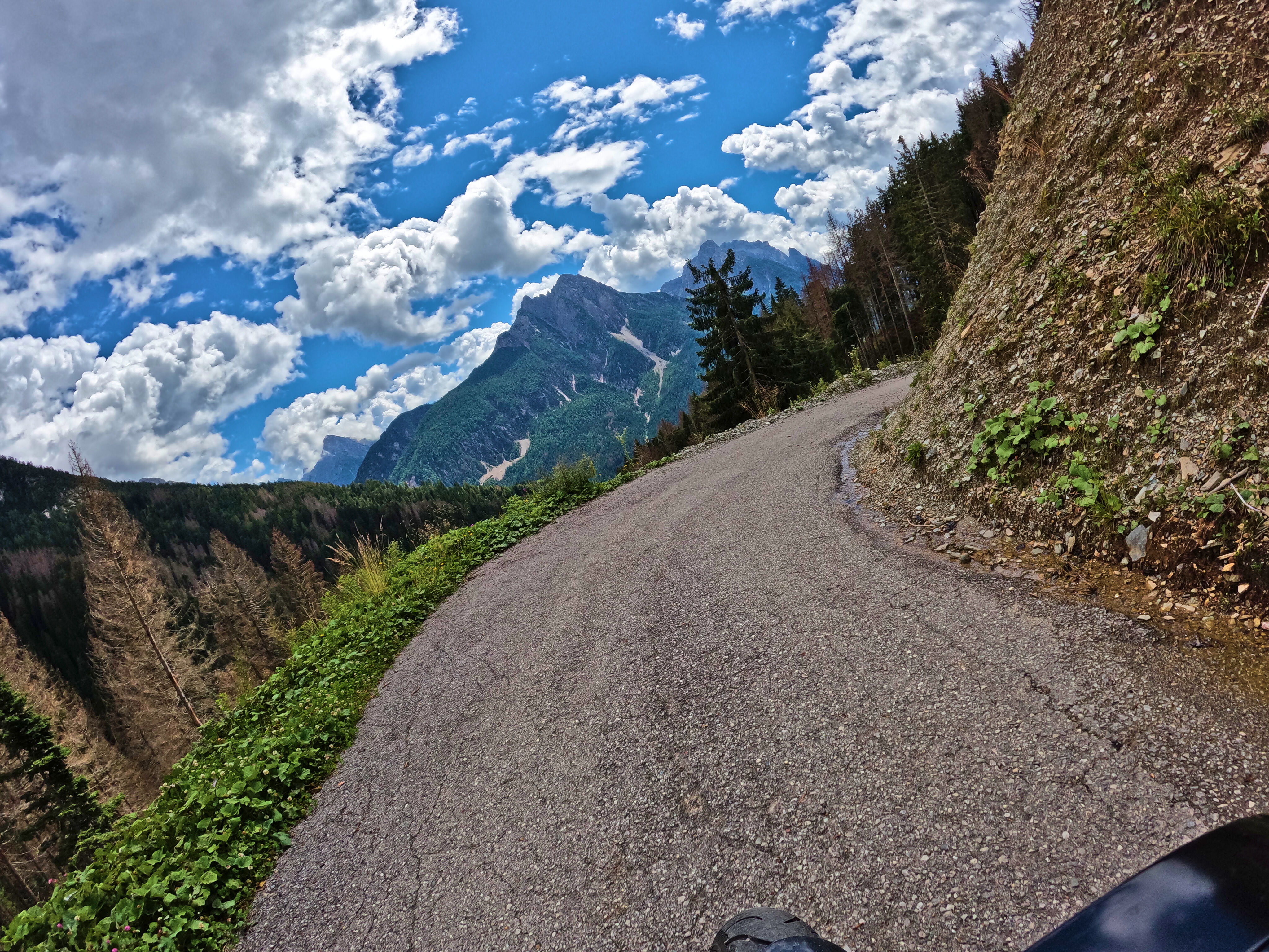 … wieder asphaltiert.