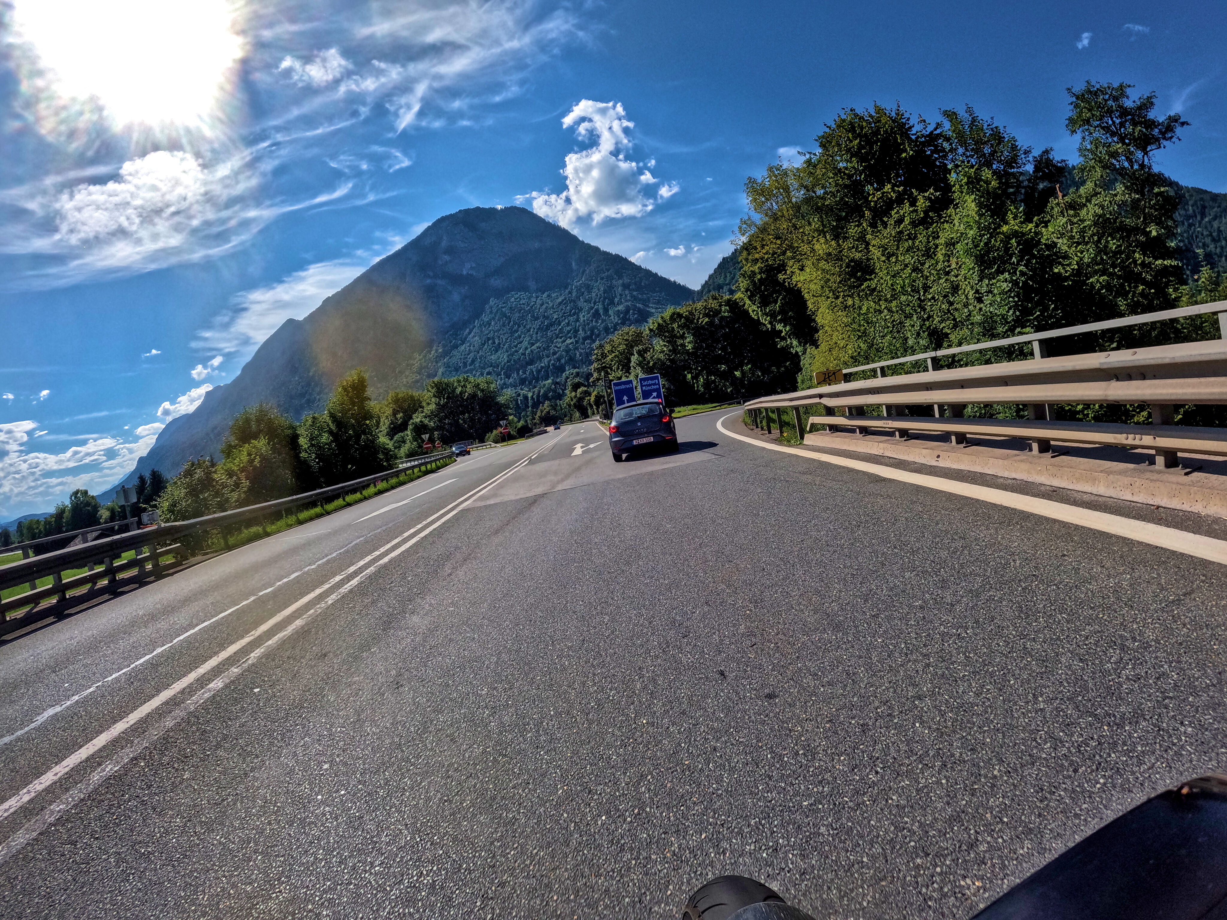 … vor der Autobahn.