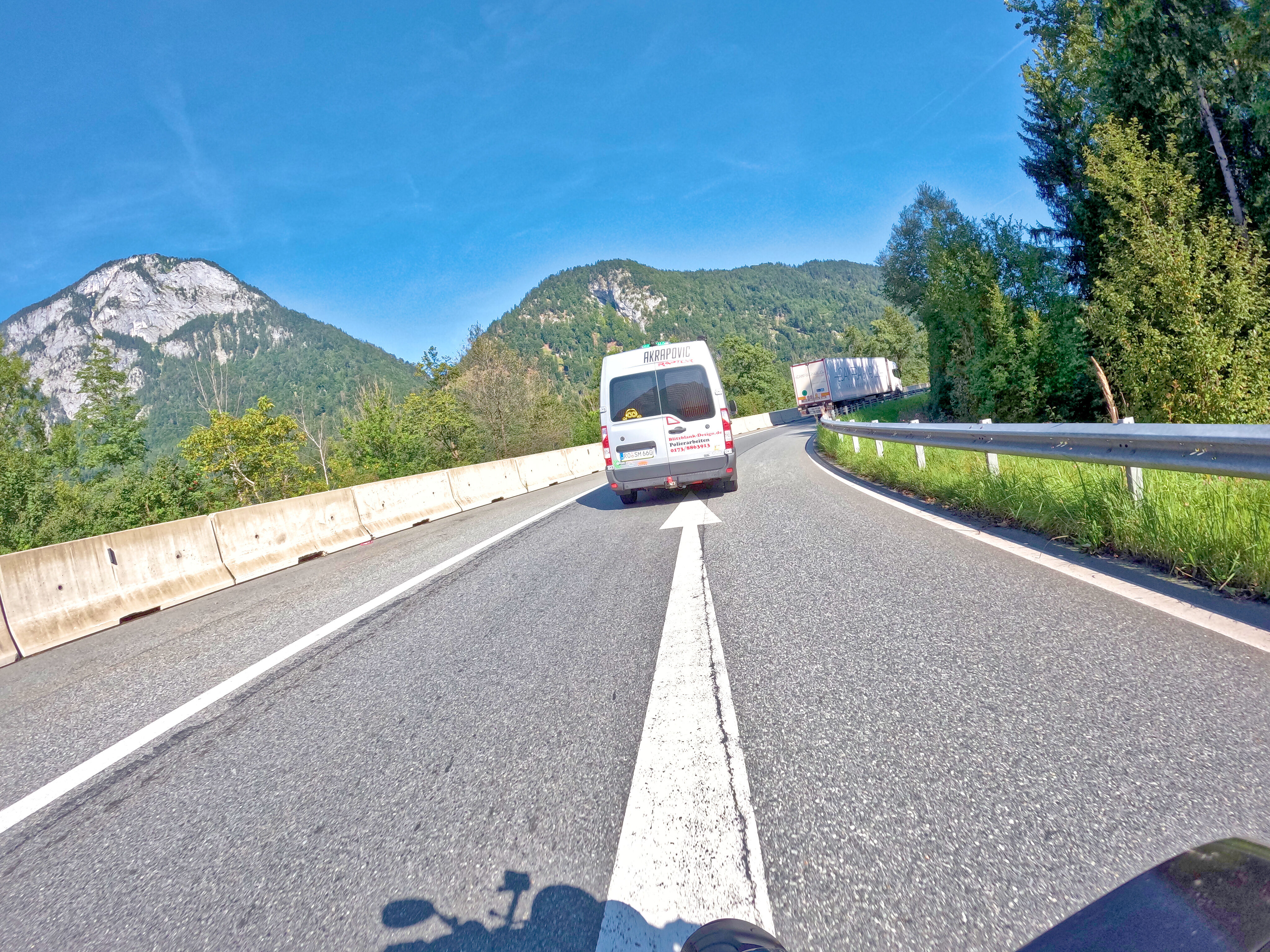 … runter von der Autobahn.