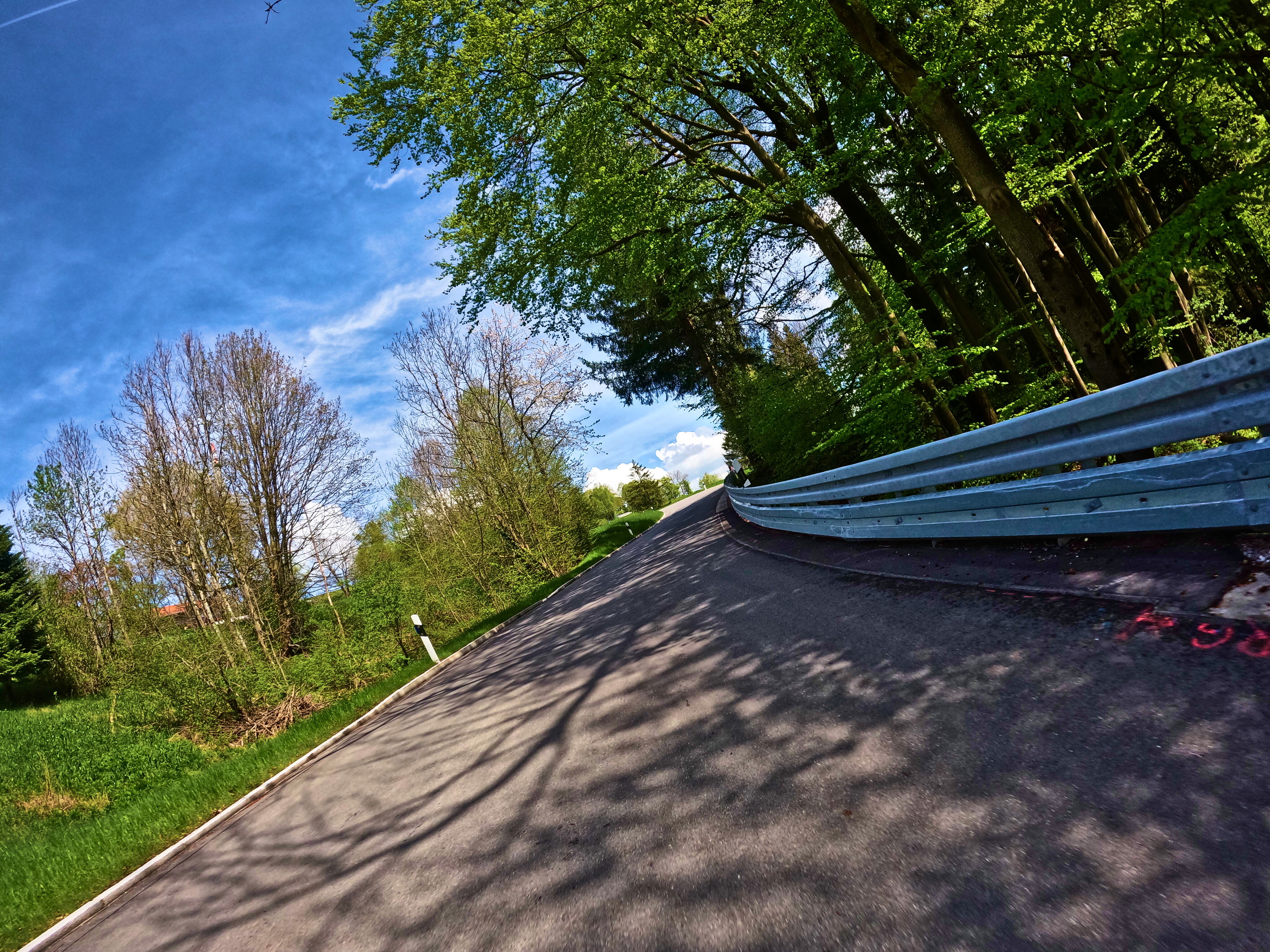 Auffahrt Hoher Peißenberg - frisch geteert.