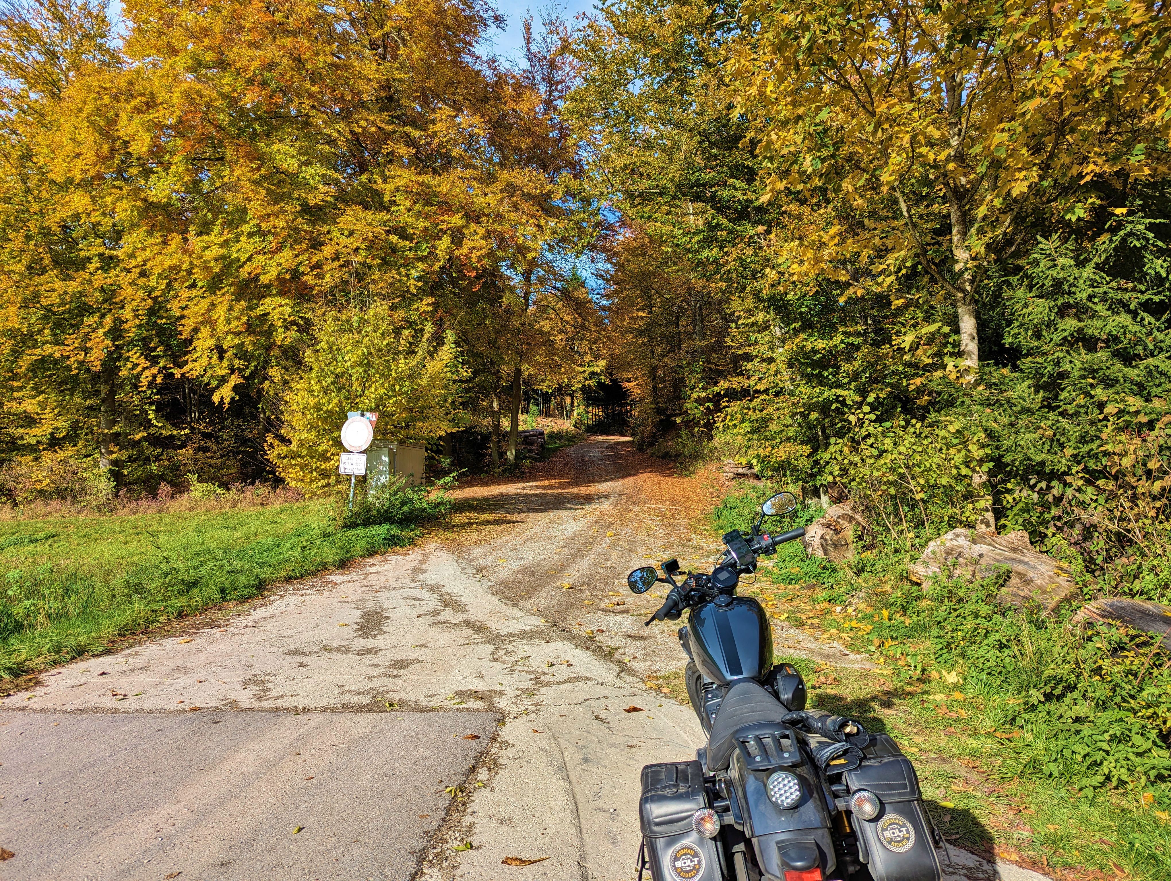 … Bolt von hinten.