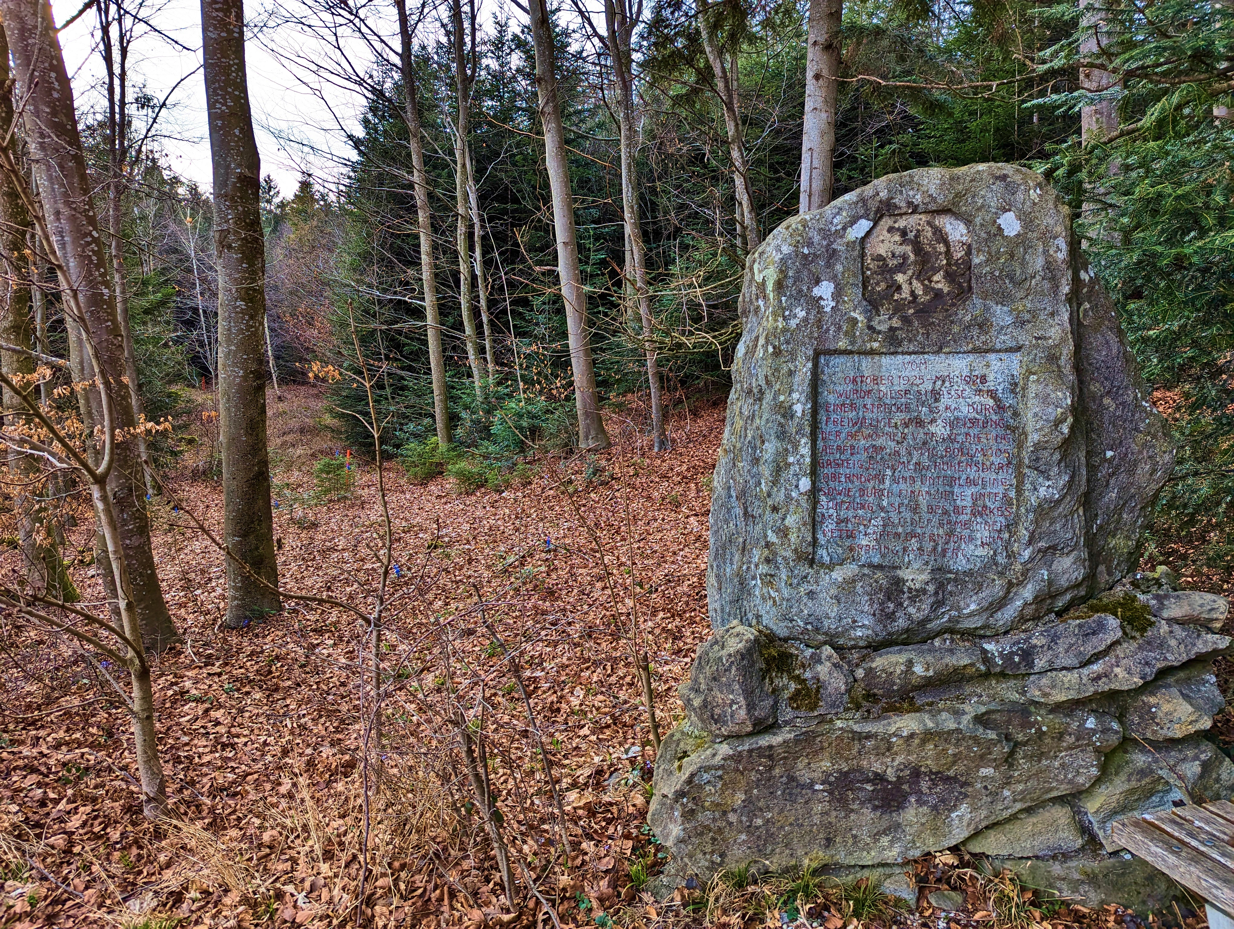 Näher betrachtet ist zu erkennen …