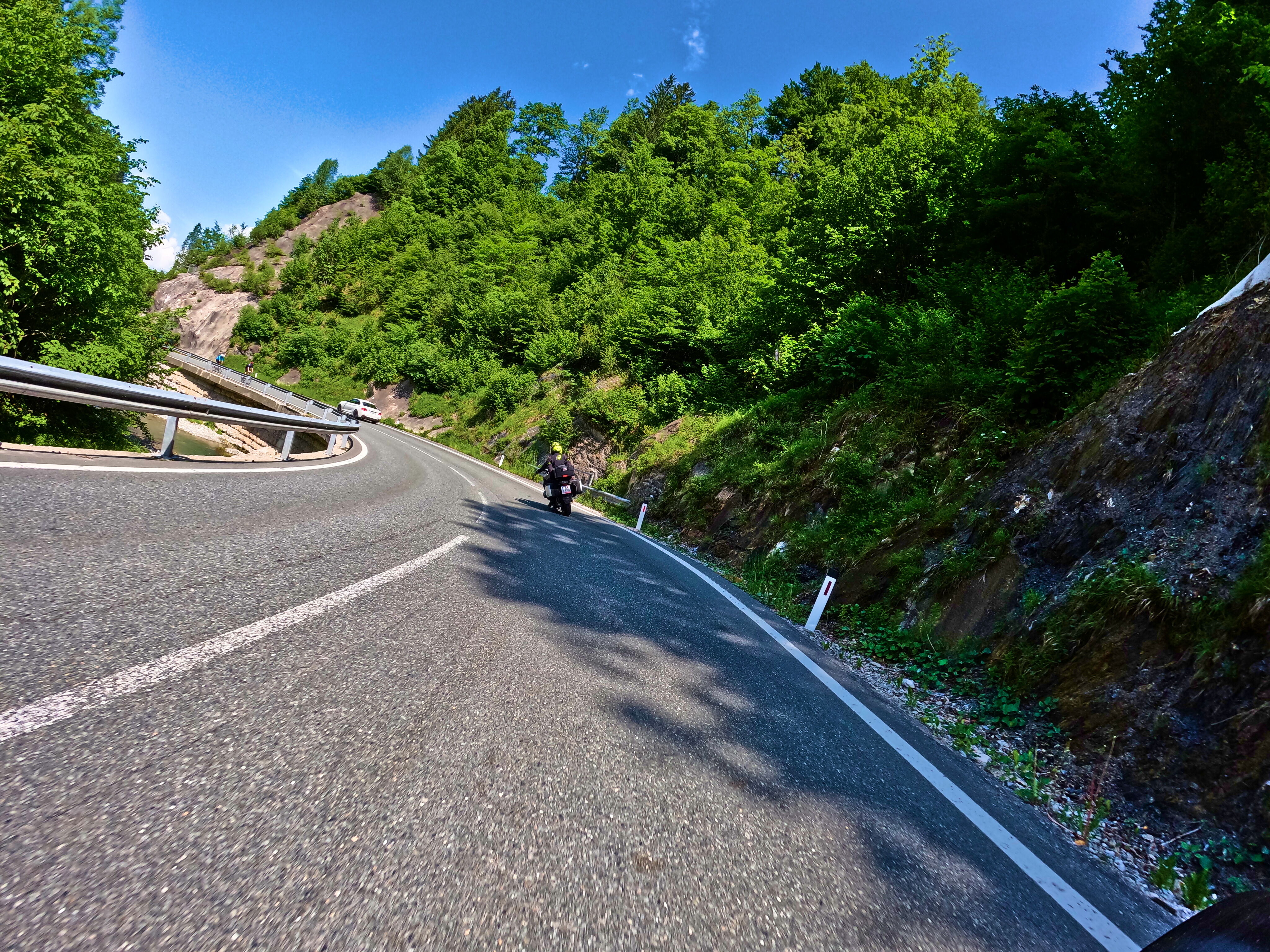 Motorräder vorrausfahrend