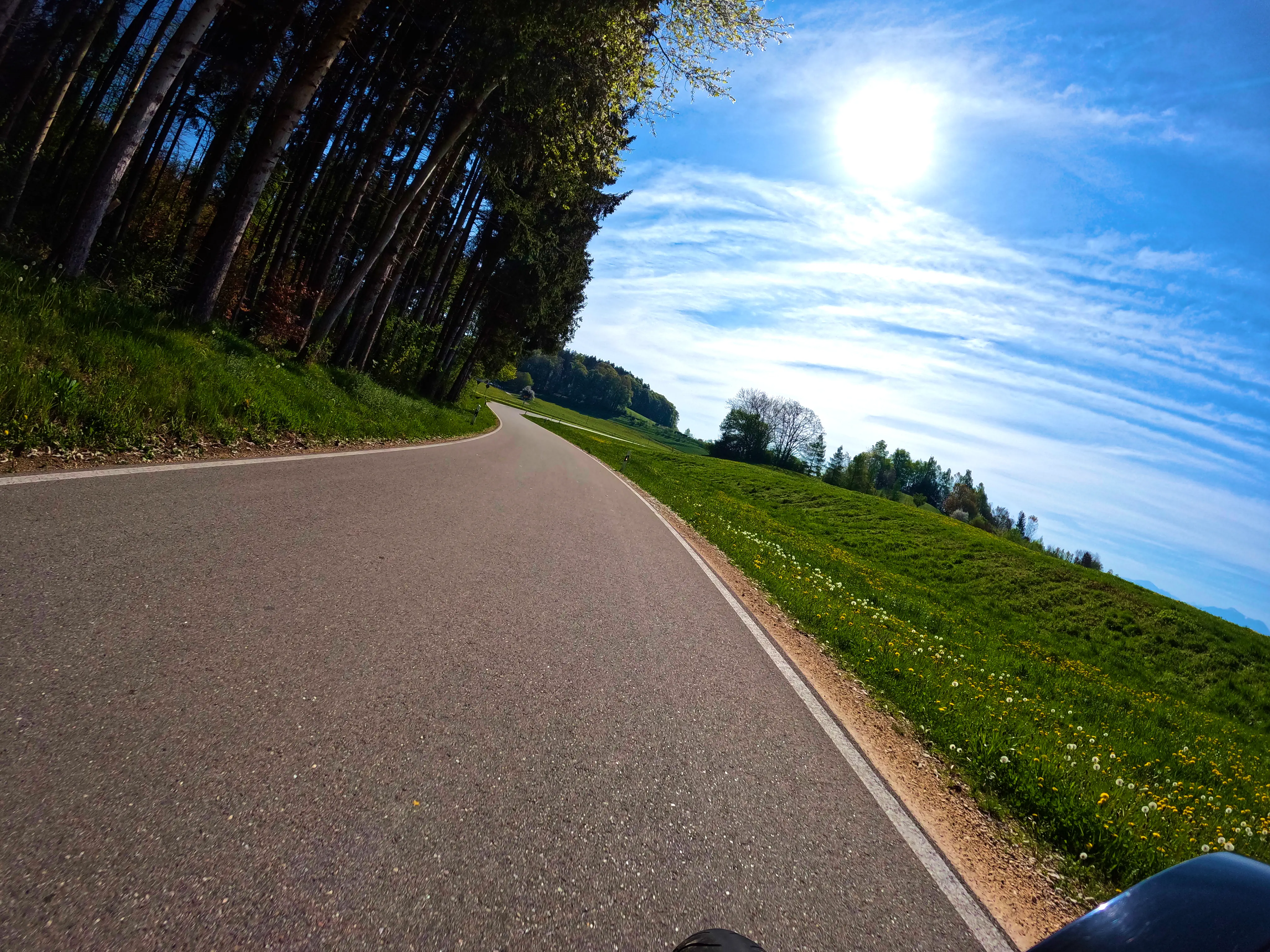 Auf kurvigen Straßen …