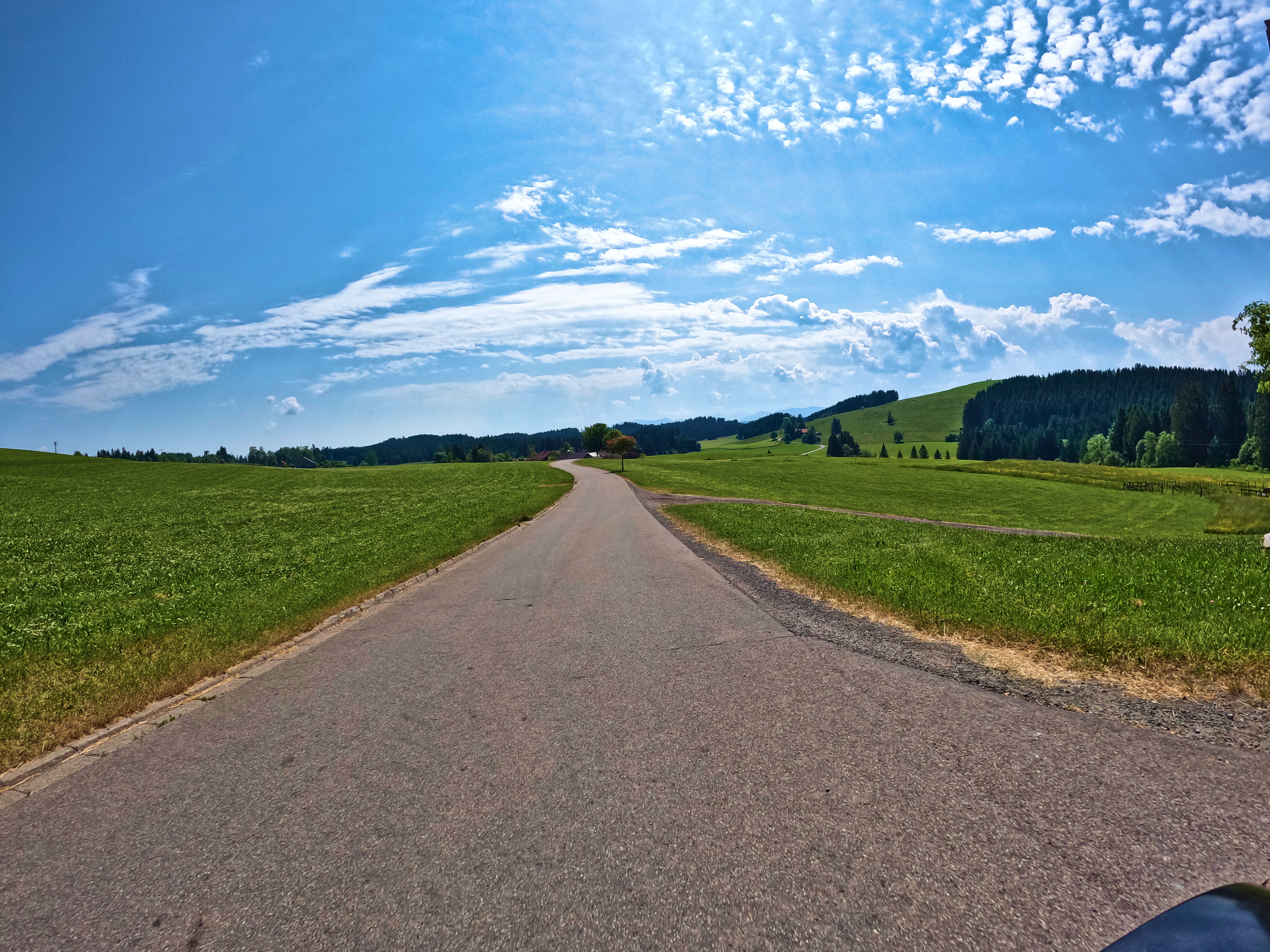 Schmale, kurvige Wege bringen …