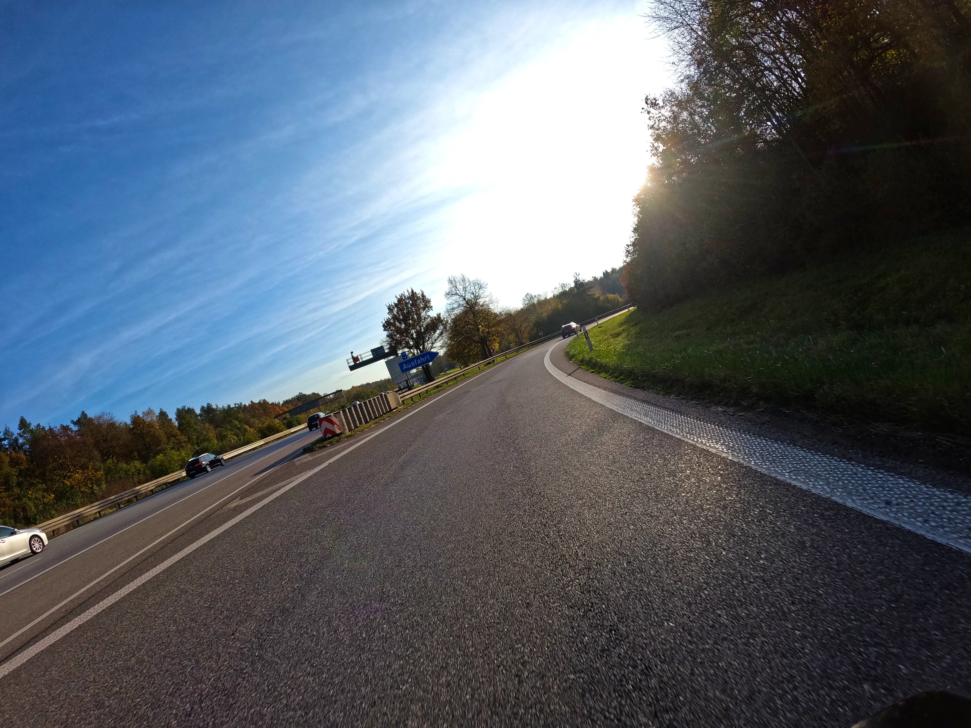 Bei strahlendem Sonnenschein runter von der Autobahn …