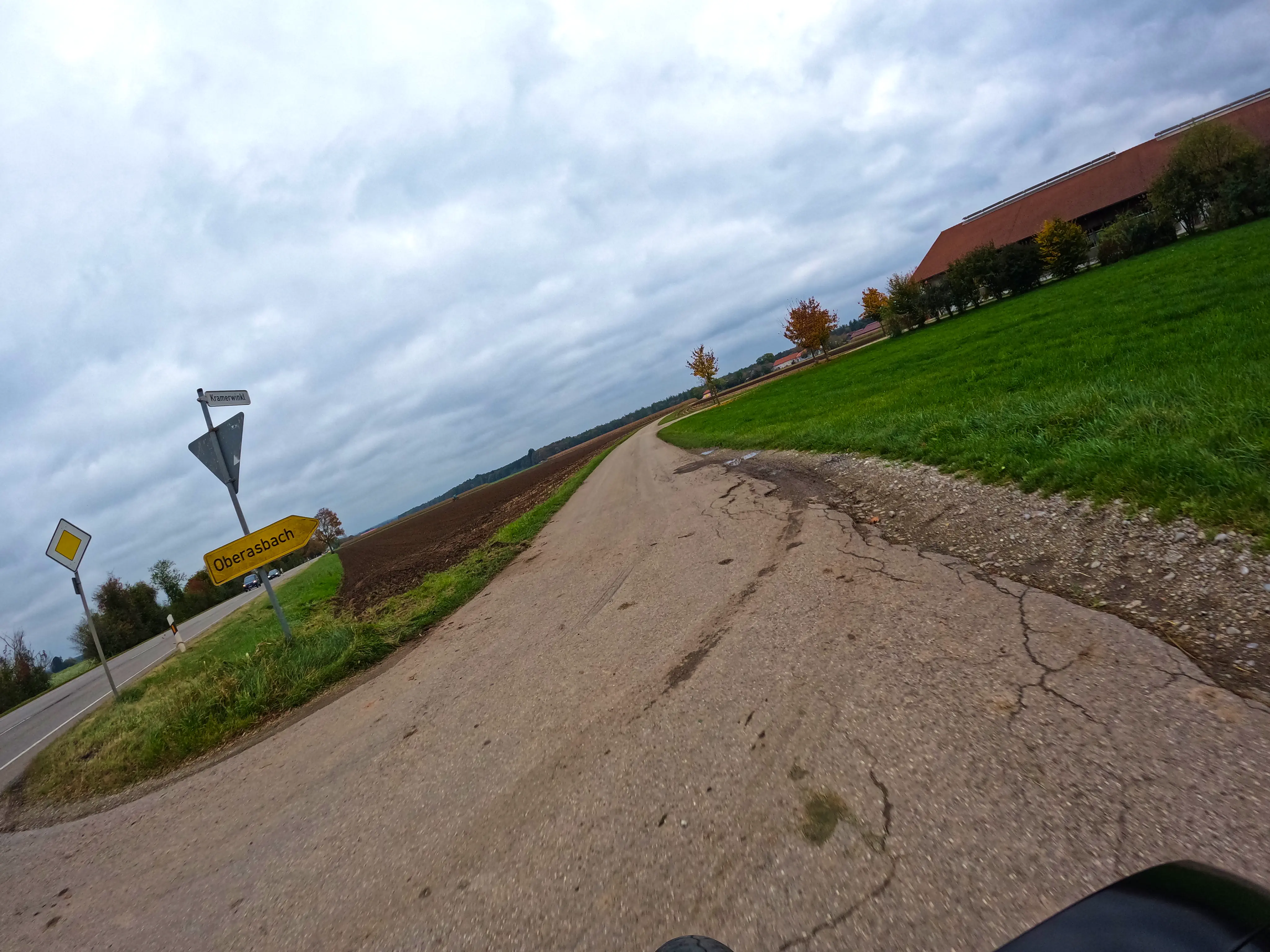 … auf die kleine Nebenstraße.