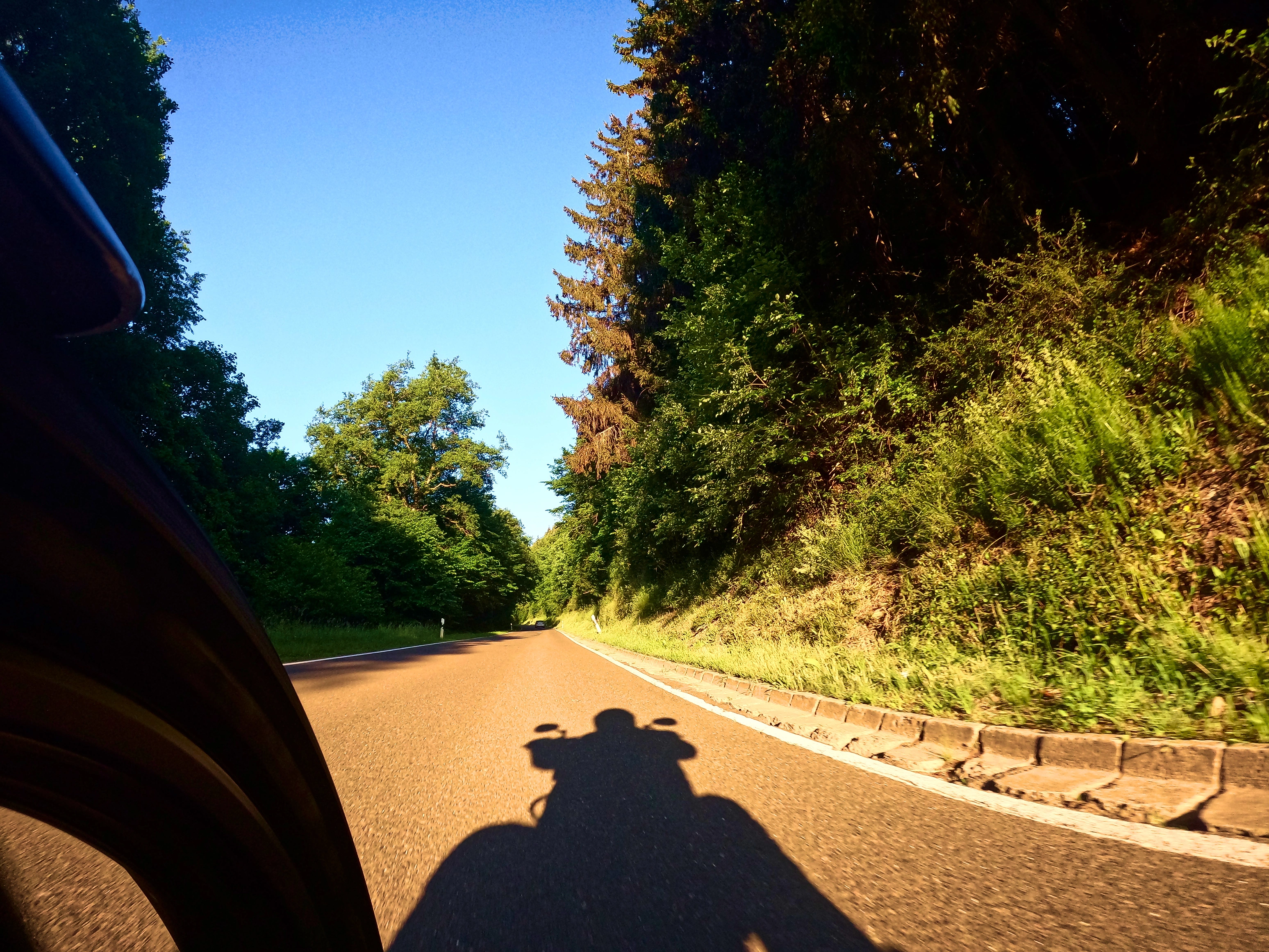 … ein kurzes Stück Landstraße