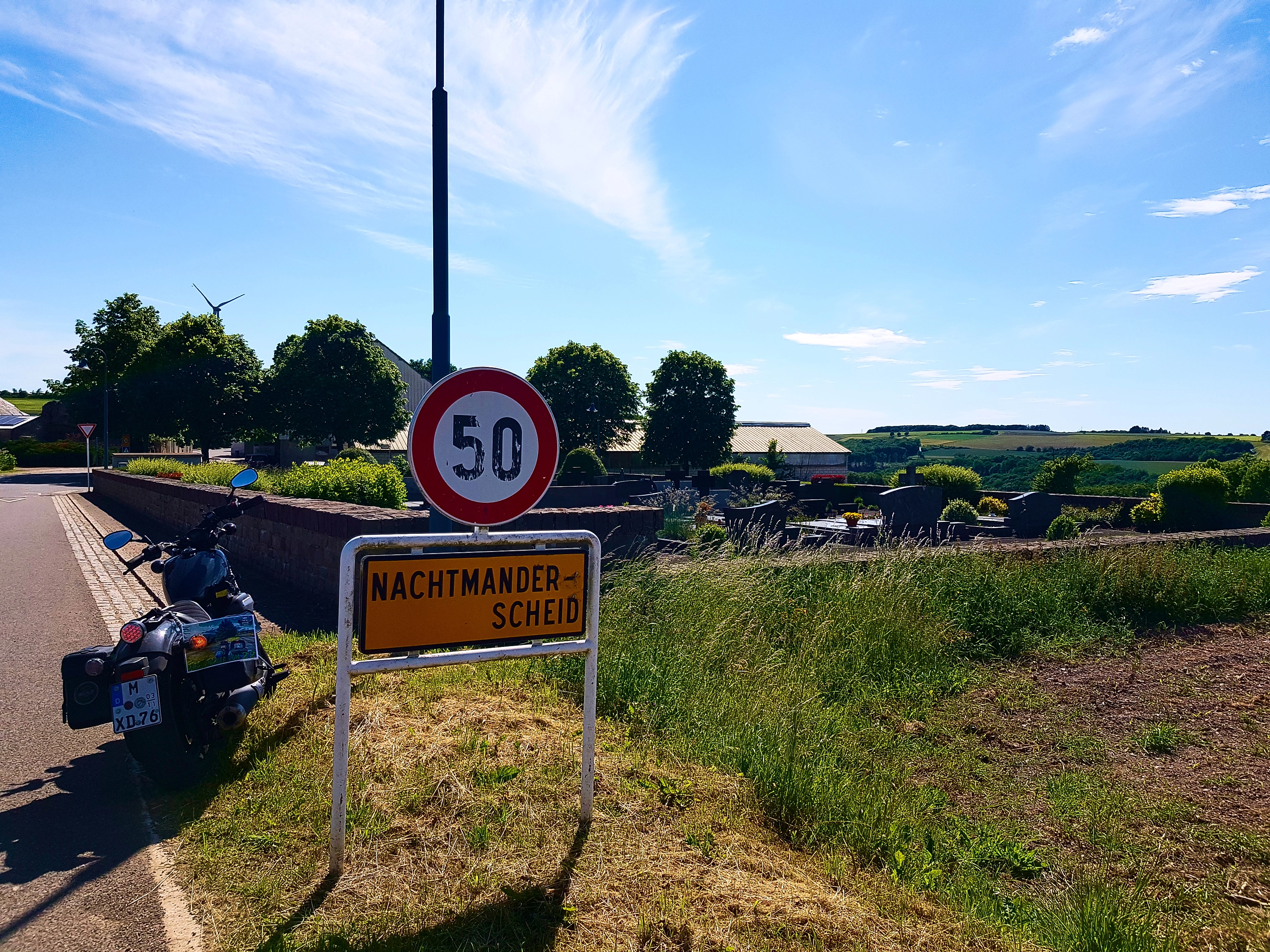 PK-Nachweis 24, Nachtmanderscheid, mit Friedhof im Hintergrund