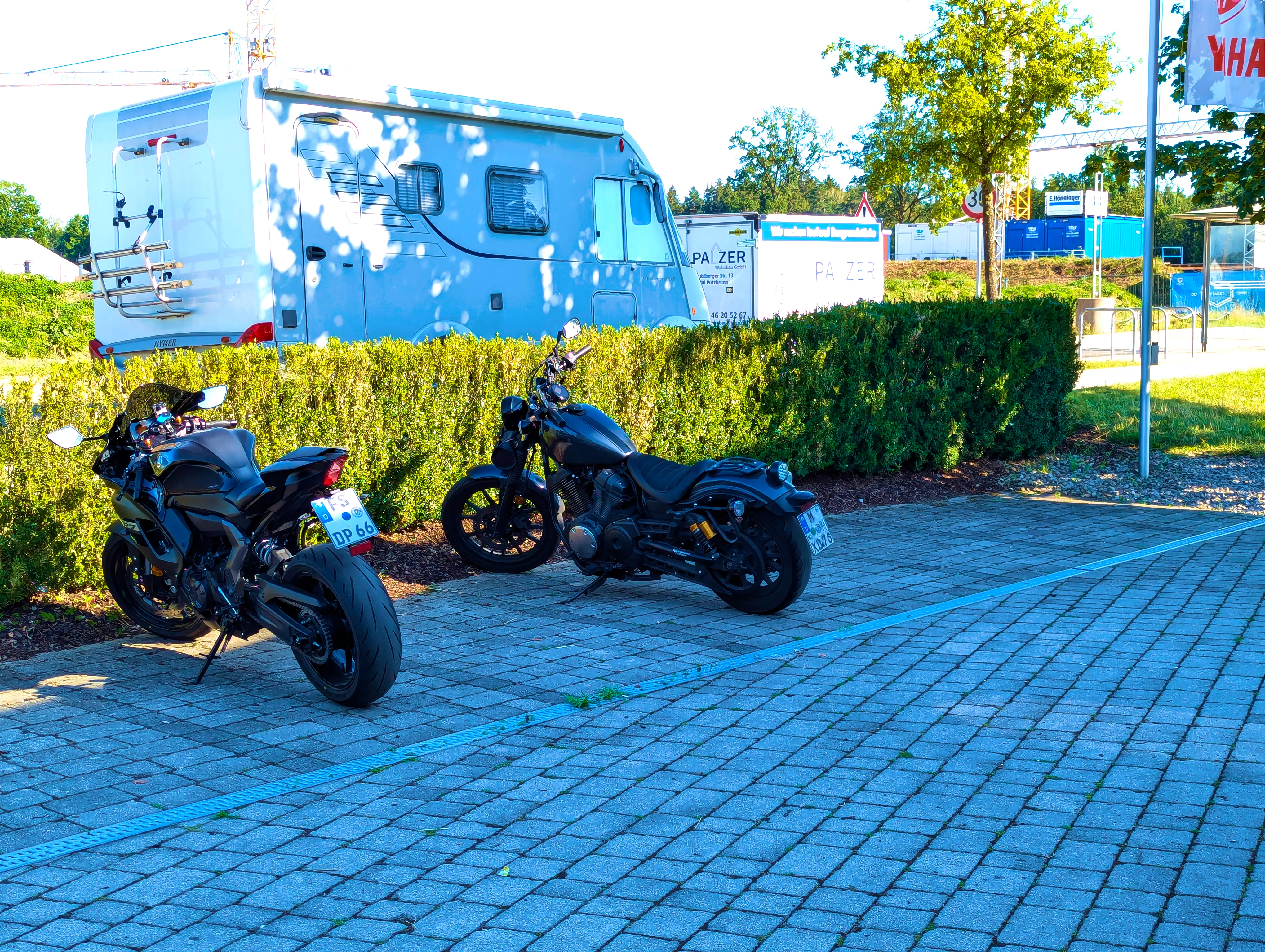 Da steht die Bolt und wartet