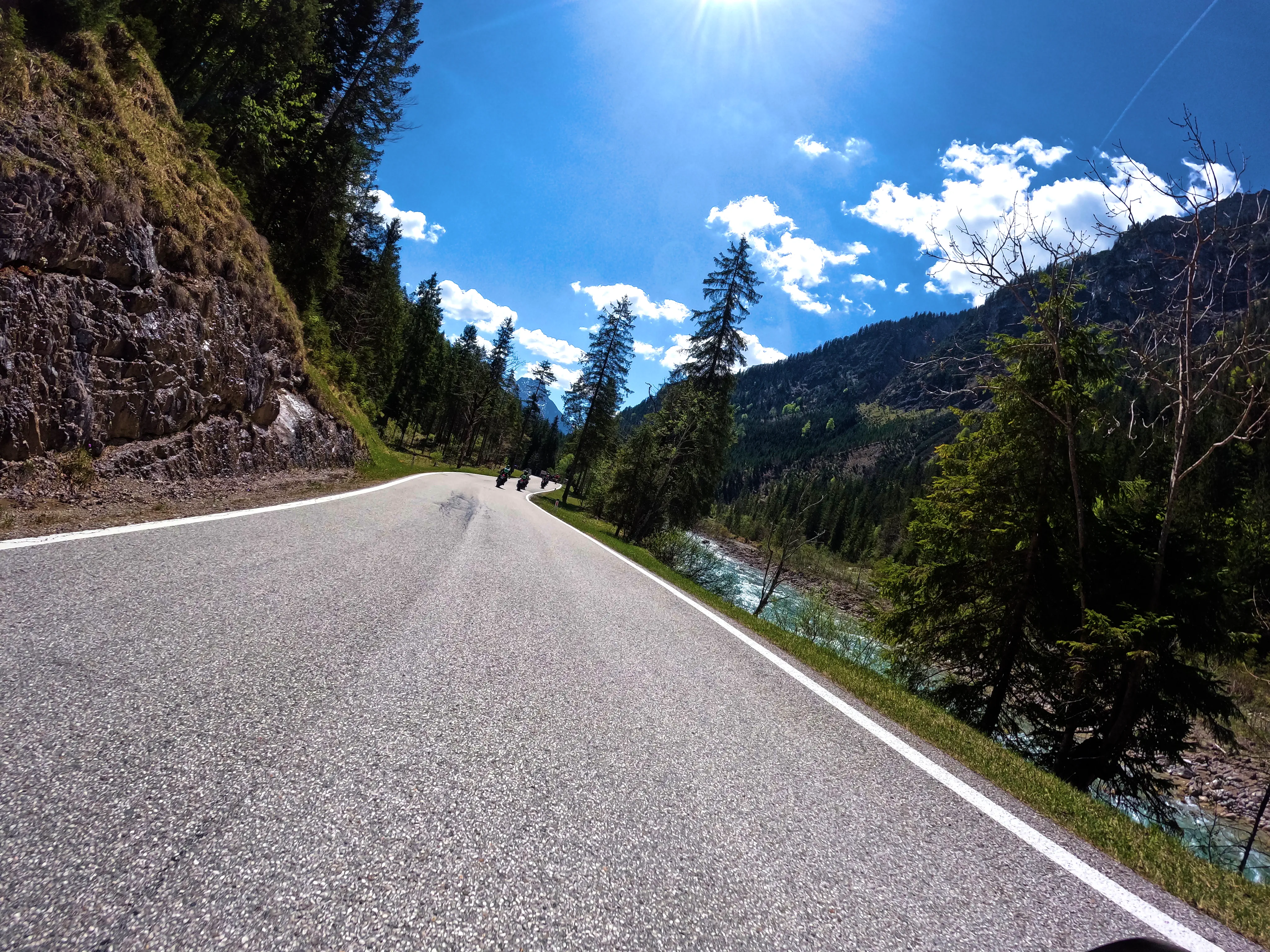 Mit weiteren Motorrädern …