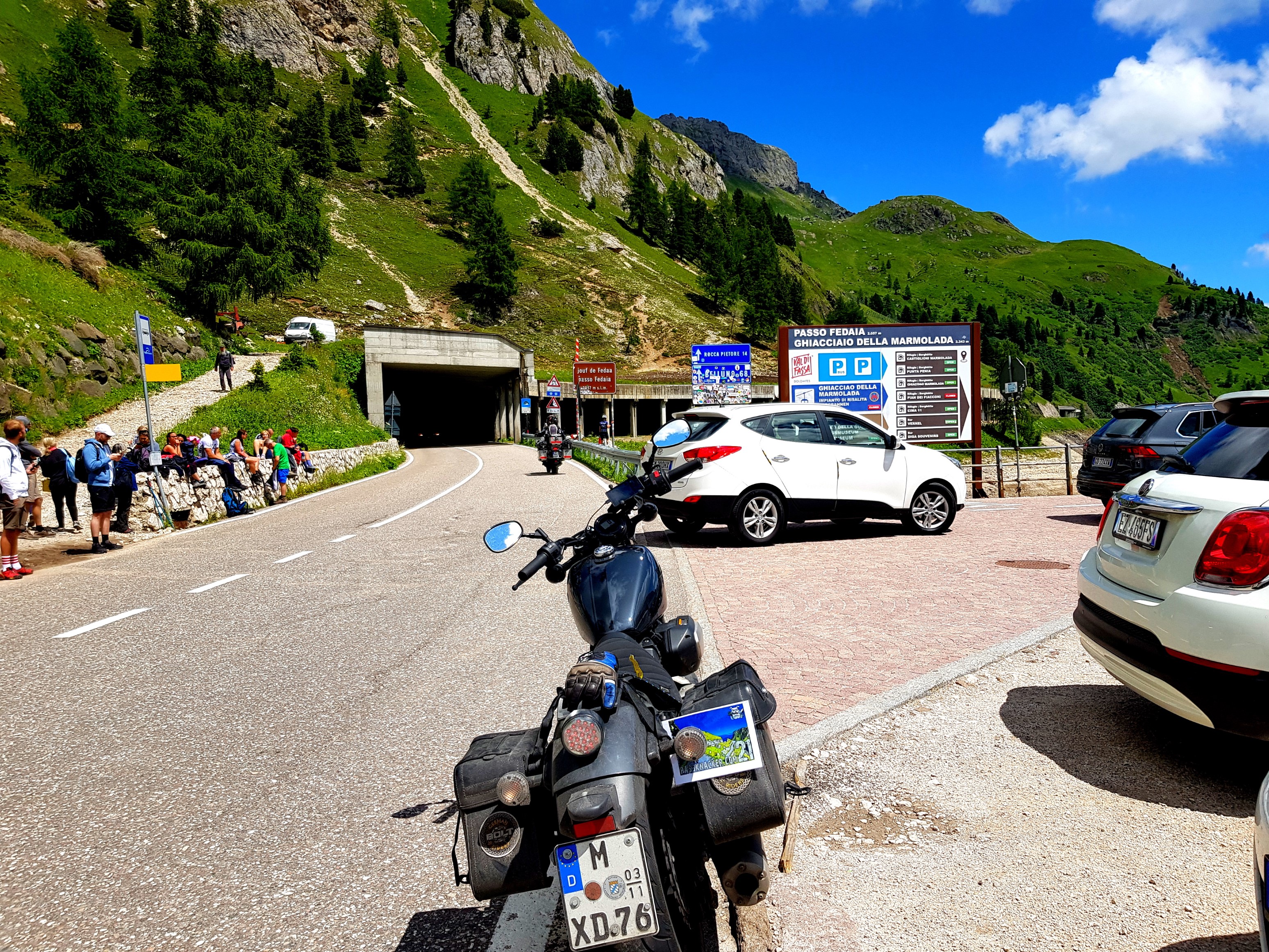 Nachweisbild im Menschentrubel