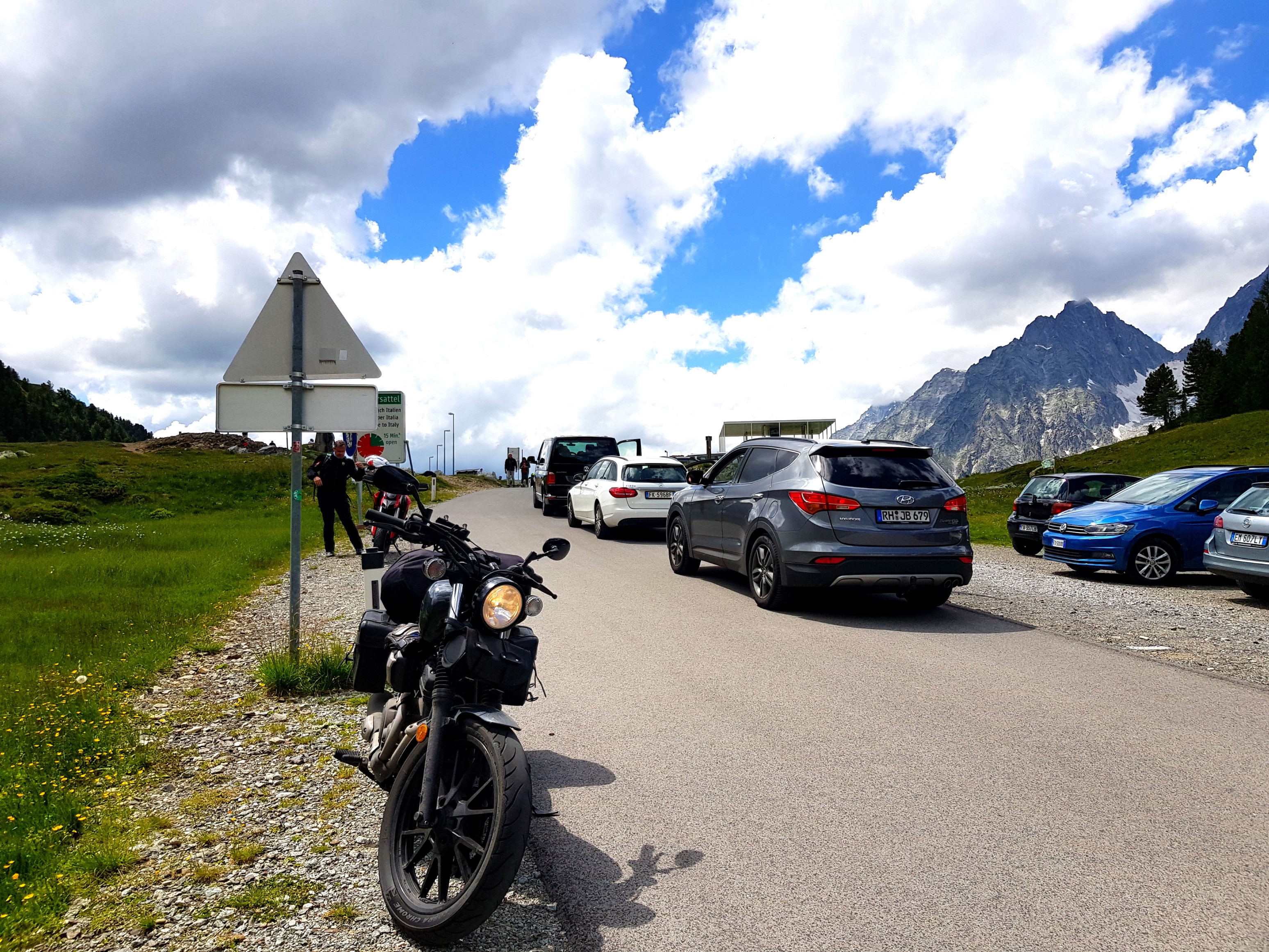 Warteschlange Richtung Italien