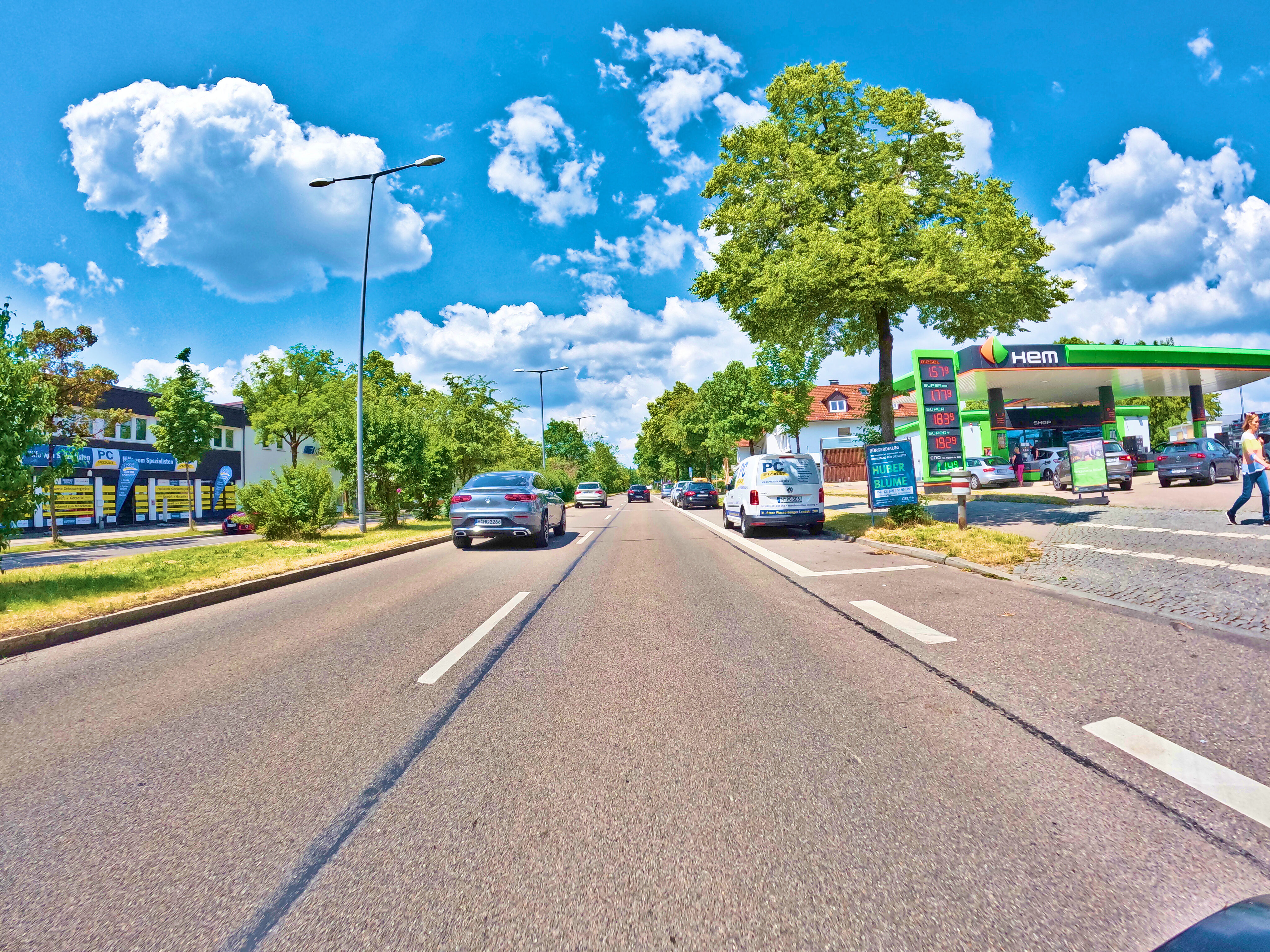 Vorbei an der heimischen Tankstelle …