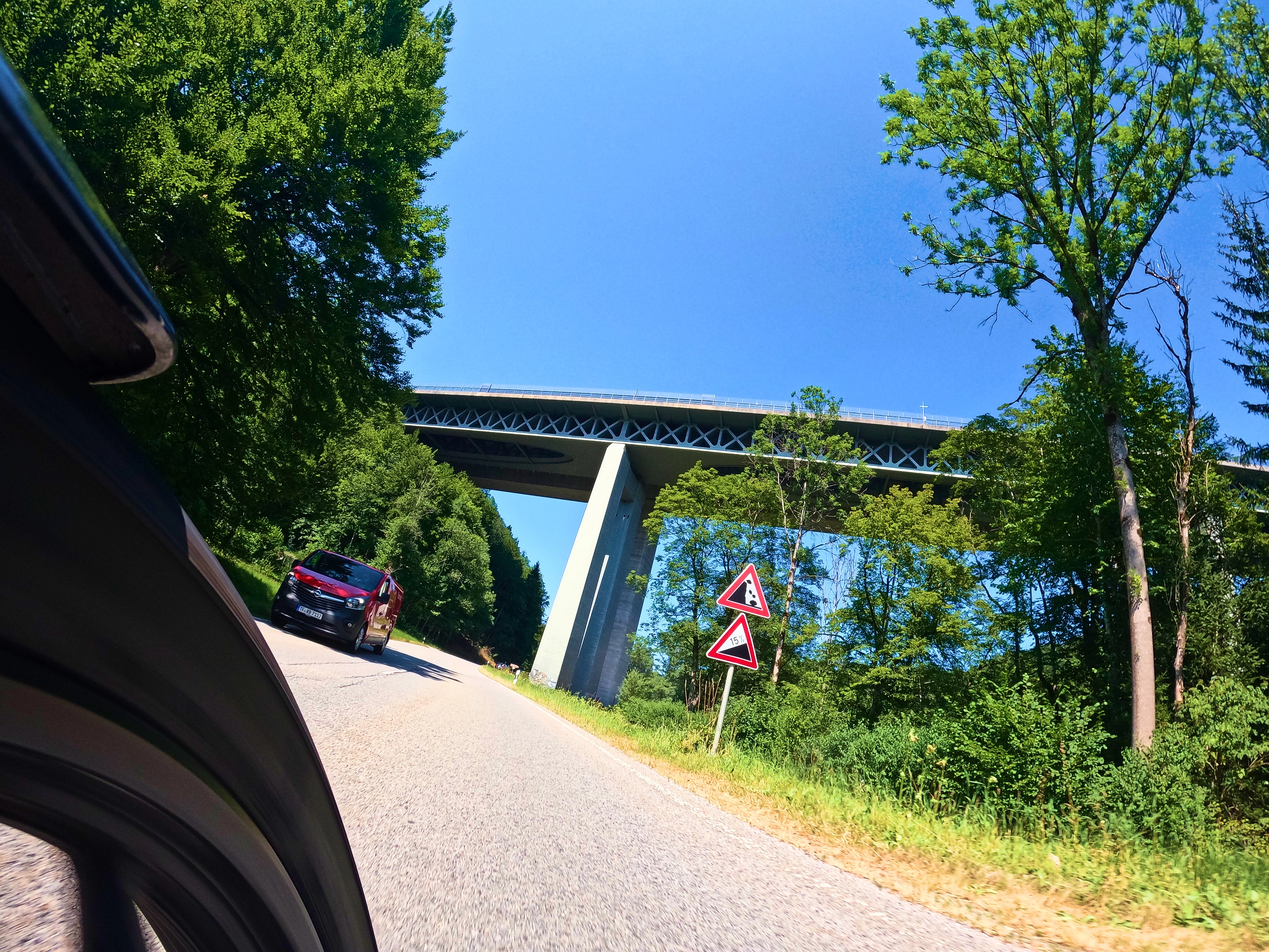 Bei Weyarn unter der Autobahn durch